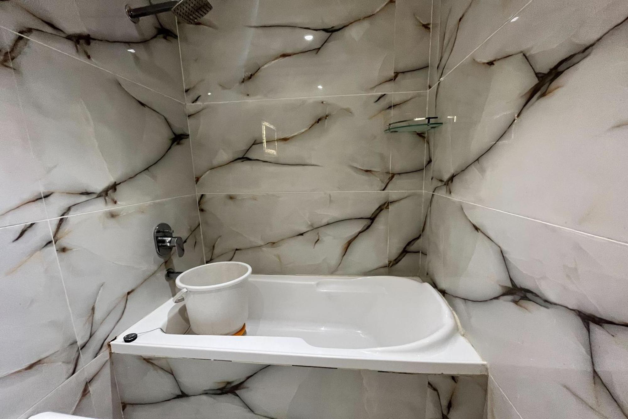 Hotel Shailly Inn Ahmedabad Bagian luar foto