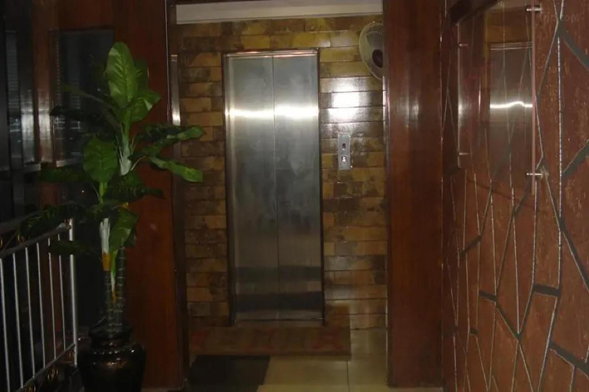 Hotel Shailly Inn Ahmedabad Bagian luar foto