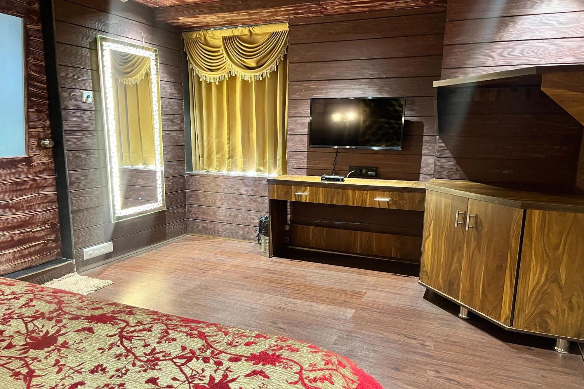 Hotel Shailly Inn Ahmedabad Bagian luar foto